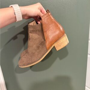 Comfortable Two-Tone Brown Chelsea Ankle Boots